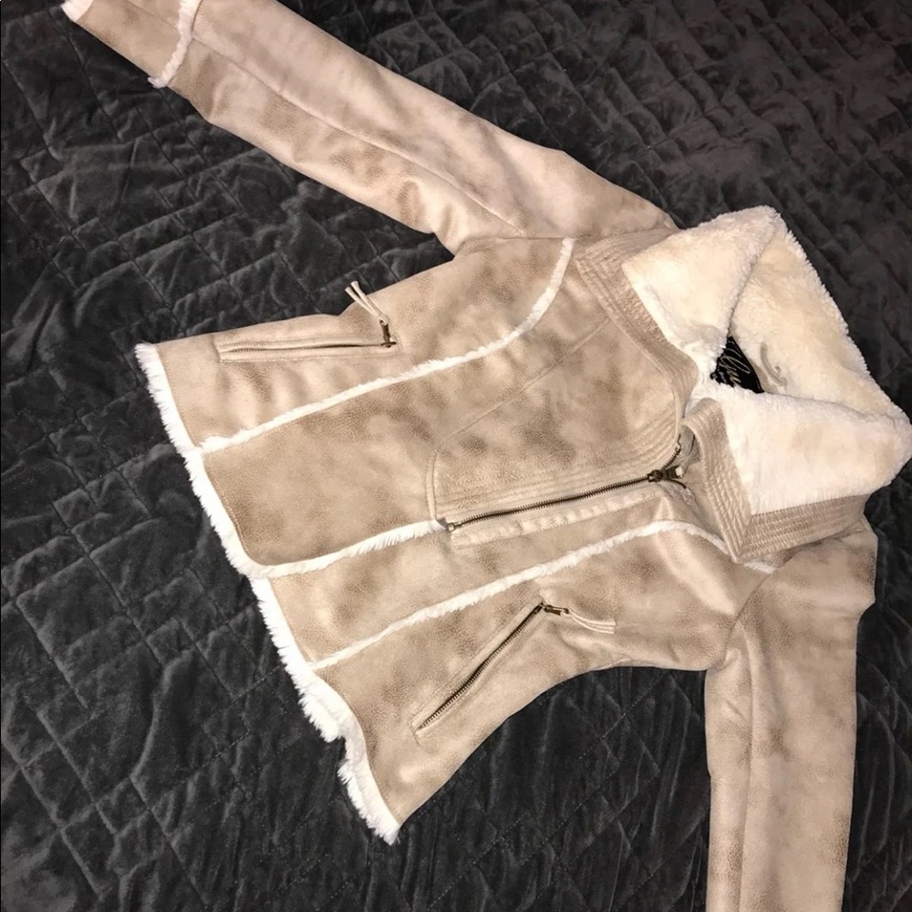 Guess Jacket ‼️‼️‼️ - Picture 3 of 3